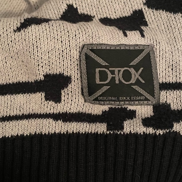 DTOX Skull Sweater - Picture 3 of 3